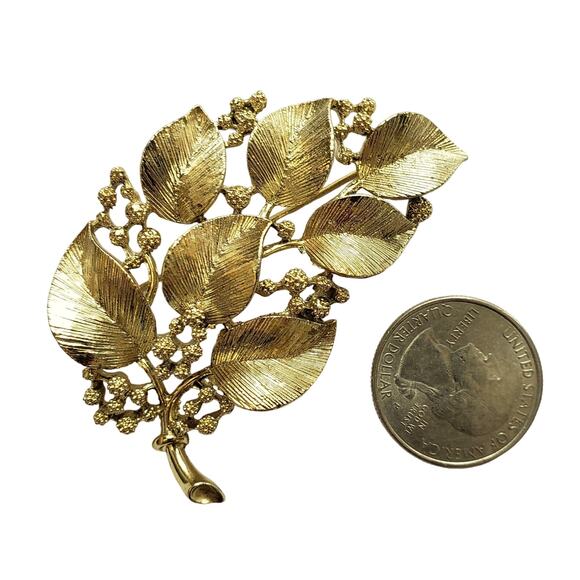 Lisner Leaf Brooch Gold Tone Pin Berries Leaves Vintage 60s Retro Garden Jewelry - Picture 3 of 7